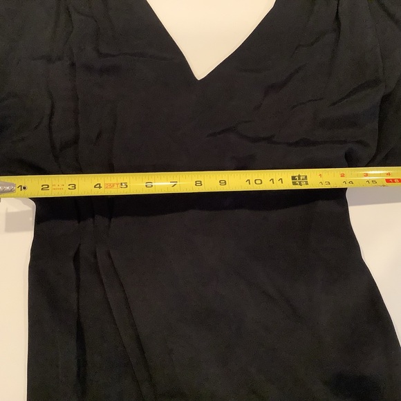 Alice Olivia Geena Dress Size 4 Black Asymmetrical V-Neck Short Sleeves - Picture 11 of 16